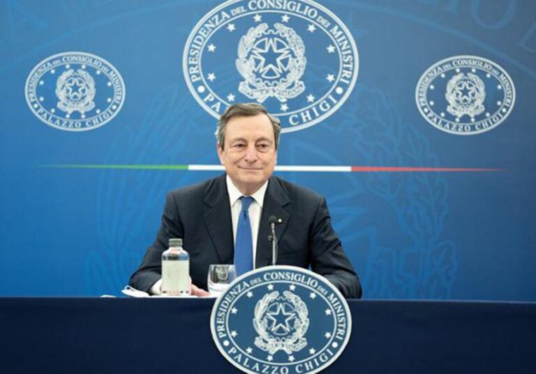 Dal 26 aprile riaprono ristoranti e attività all’aperto. Gli studenti di tutte le scuole tornano sui banchi. Il Premier Draghi: “Preso un rischio ragionato”