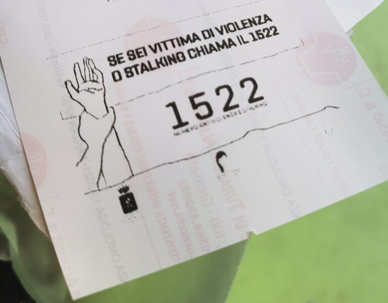 Stop alla violenza, il numero salvavita 1522 è sugli scontrini delle farmacie comunali di Grosseto