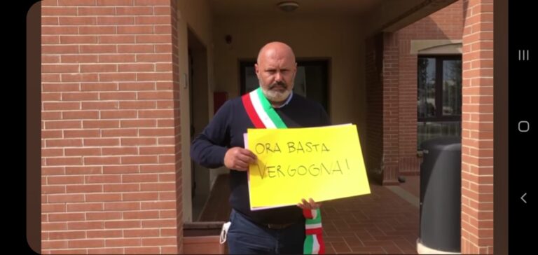 Slitta l’apertura del centro vaccinale a Cecina, la protesta dei sindaci