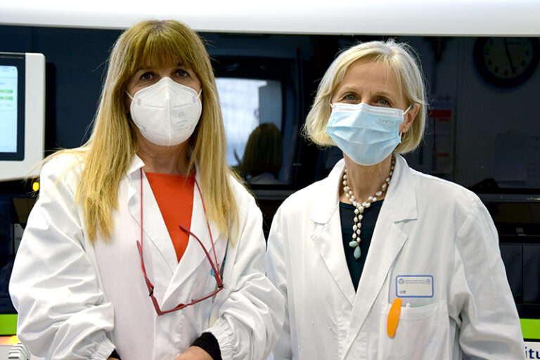Vaccini anti-Covid, dopo due dosi virus neutralizzato al 99%. Lo studio senese