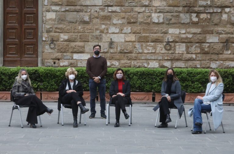 #iomisiedo, la protesta delle assessore di Palazzo Vecchio solidali con la presidente Von der Leyen