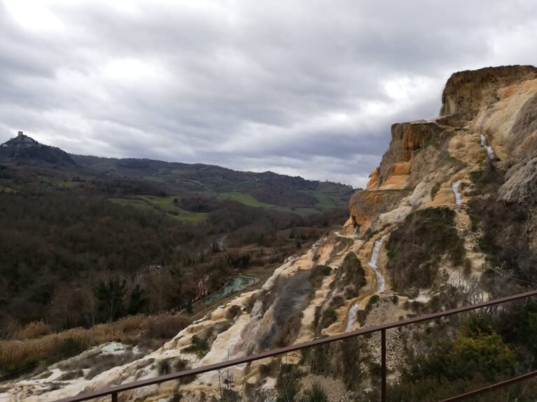 Parco dei Mulini di Bagno Vignoni, restyling di primavera. Per la ripartenza tornano in sicurezza e visitabili