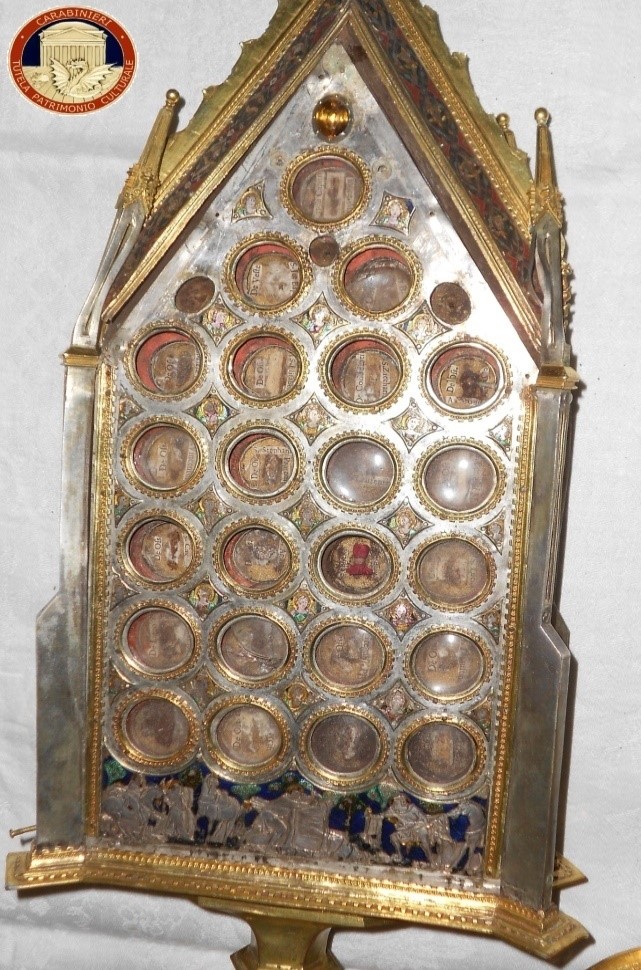 Il reliquiario trafugato di San Galgano torna a casa dopo 32 anni. Ministro Franceschini: «Storia molto bella per come finisce»