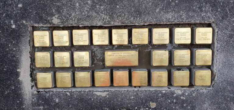 Arrestati nell’ex ospizio israelitico di Firenze, 24 Pietre d’Inciampo per ricordare i deportati ad Auschwitz