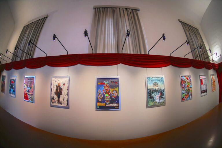 Manifesti d’artista al Teatro di Rifredi, le locandine degli spettacoli ‘saltati’ diventano opere