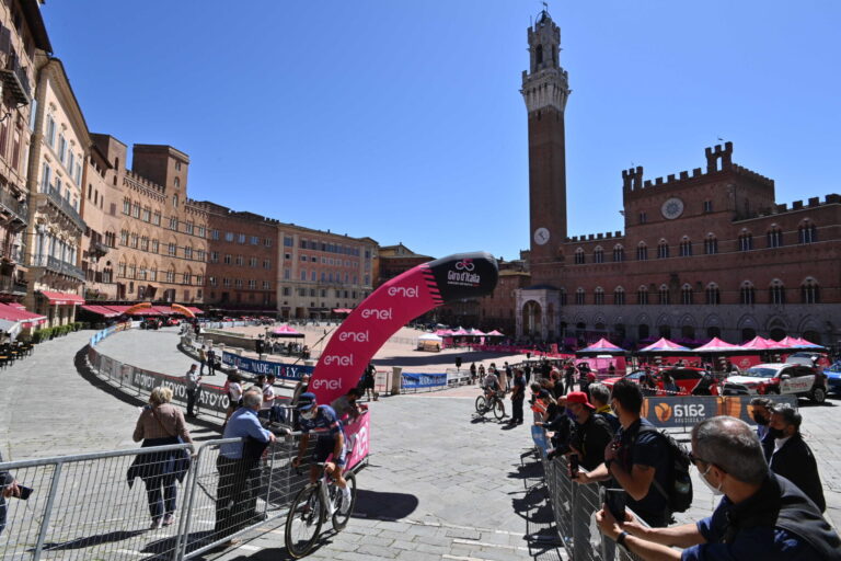 Il Giro d’Italia lascia la Toscana. Tappa 12 al via da Siena nel ricordo di Bartali e Martini