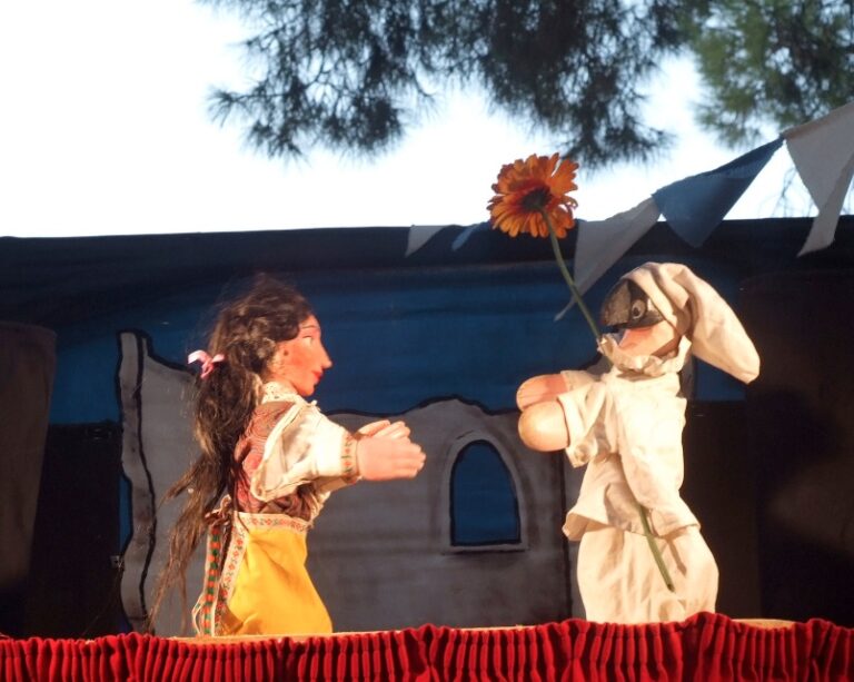 Burattininborgo a Certaldo, su il sipario su “Pulcinella cavaliere per errore”
