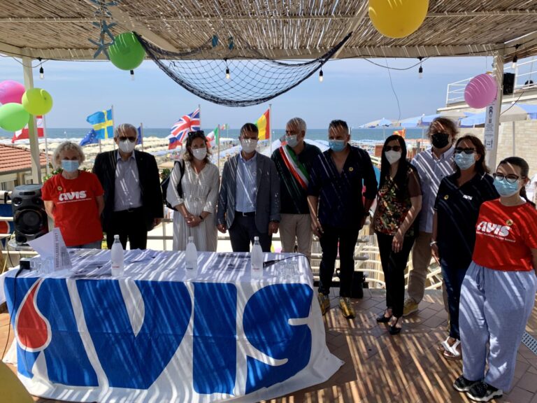 #avisalmare2021, un filo rosso di solidarietà unisce le spiagge della Versilia