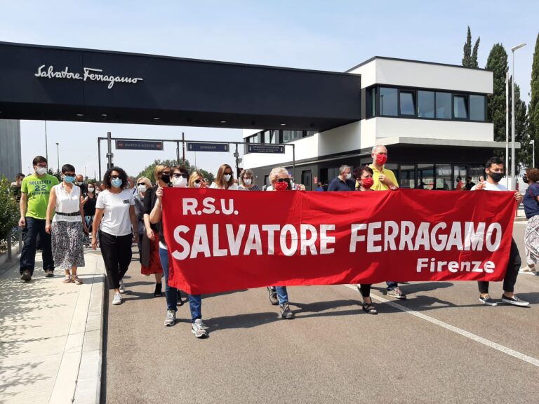 La Salvatore Ferragamo cede la licenza dei profumi, 40 posti a rischio. I lavoratori scioperano