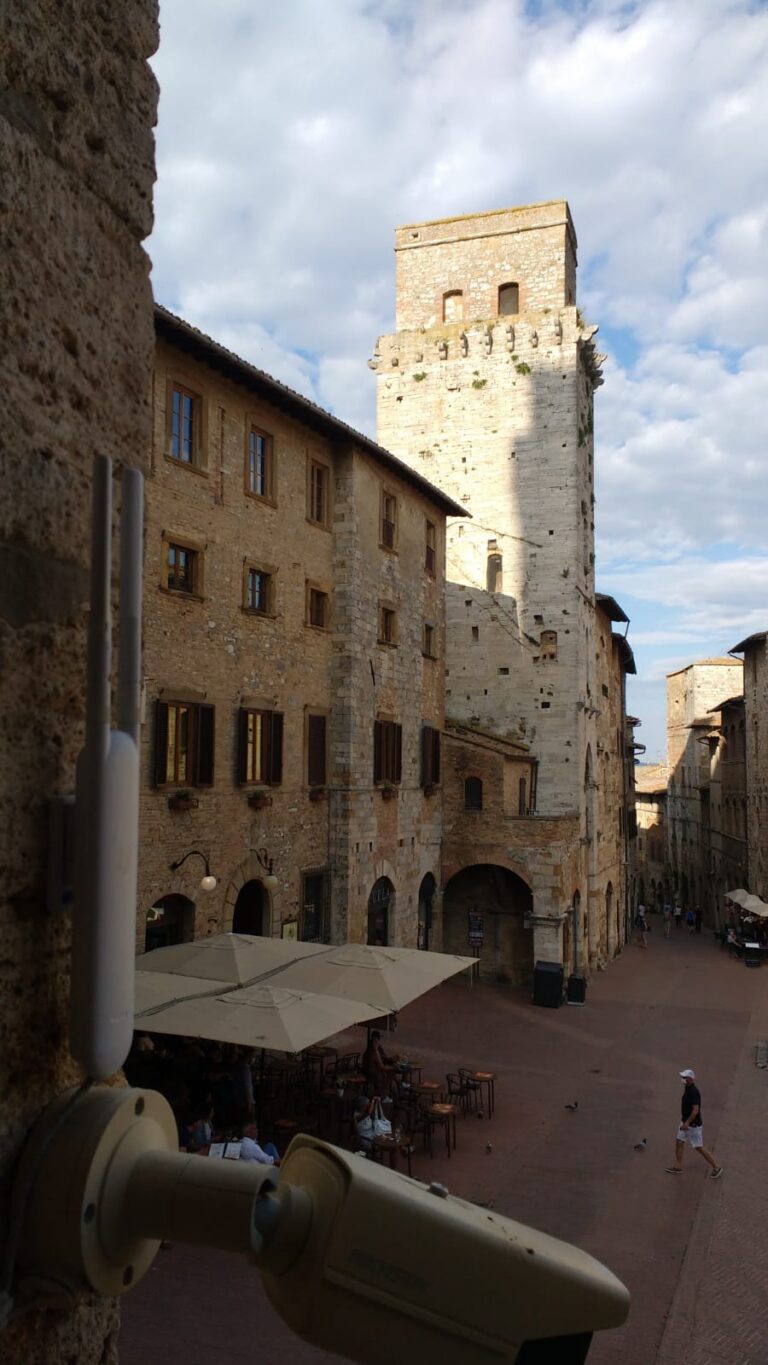 Internet WiFi gratuito a San Gimignano, attivati 15 access point nel centro storico e nelle frazioni