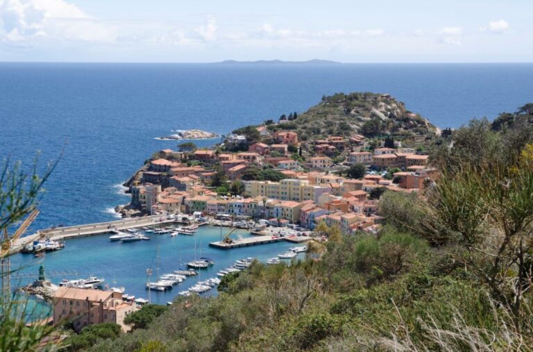 Sul super green pass il consiglio regionale si compatta. Chiesta deroga per le isole