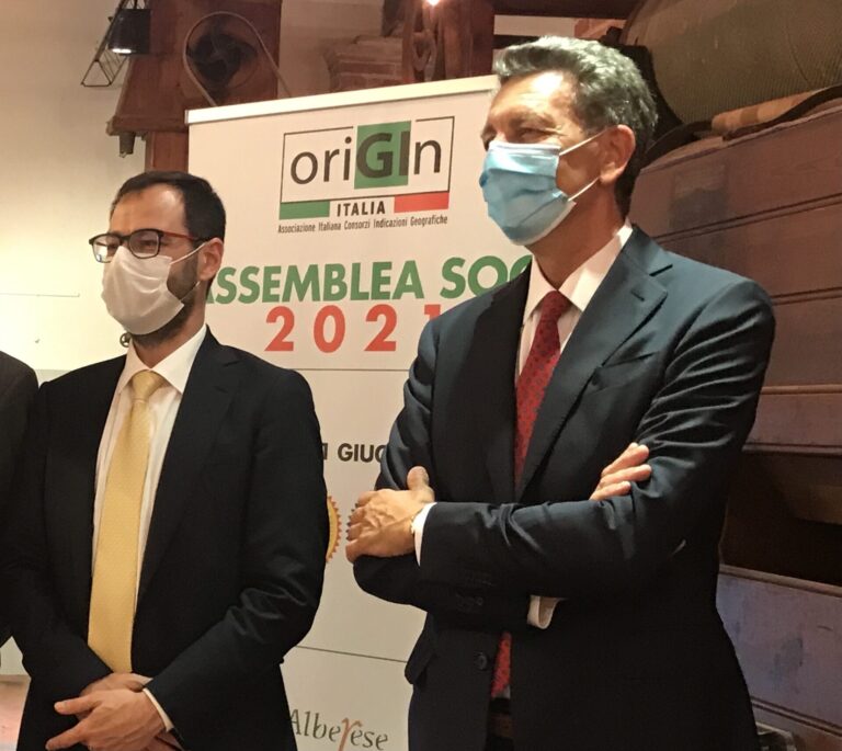 Patuanelli in Toscana “regina d’Italia” Dop e Igp: «Consorzi di tutela fondamentali, più forza in Europa»