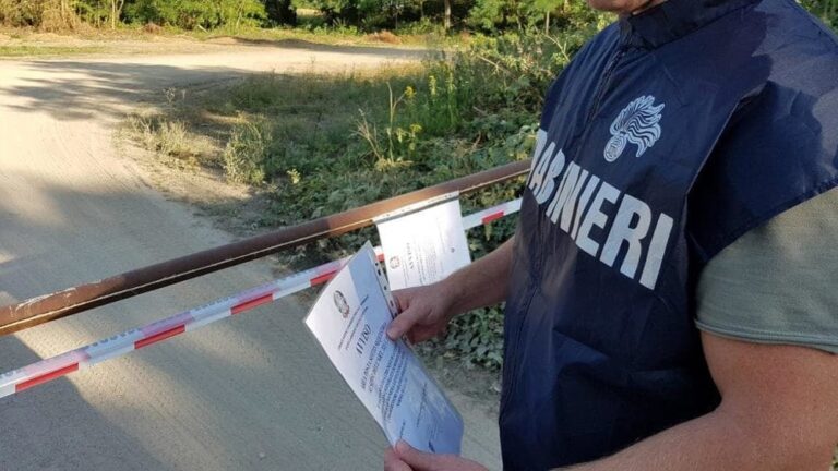 Costruivano senza permessi a ridosso delle mura di Siena, tre denunciati per abusivismo edilizio