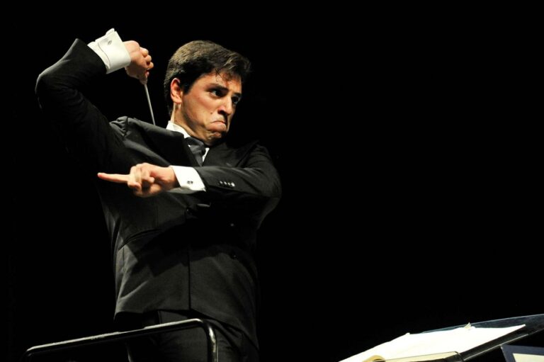 Ville e giardini incantati, il giovane direttore d’orchestra Milletarì debutta in Toscana e dirige l’Ort