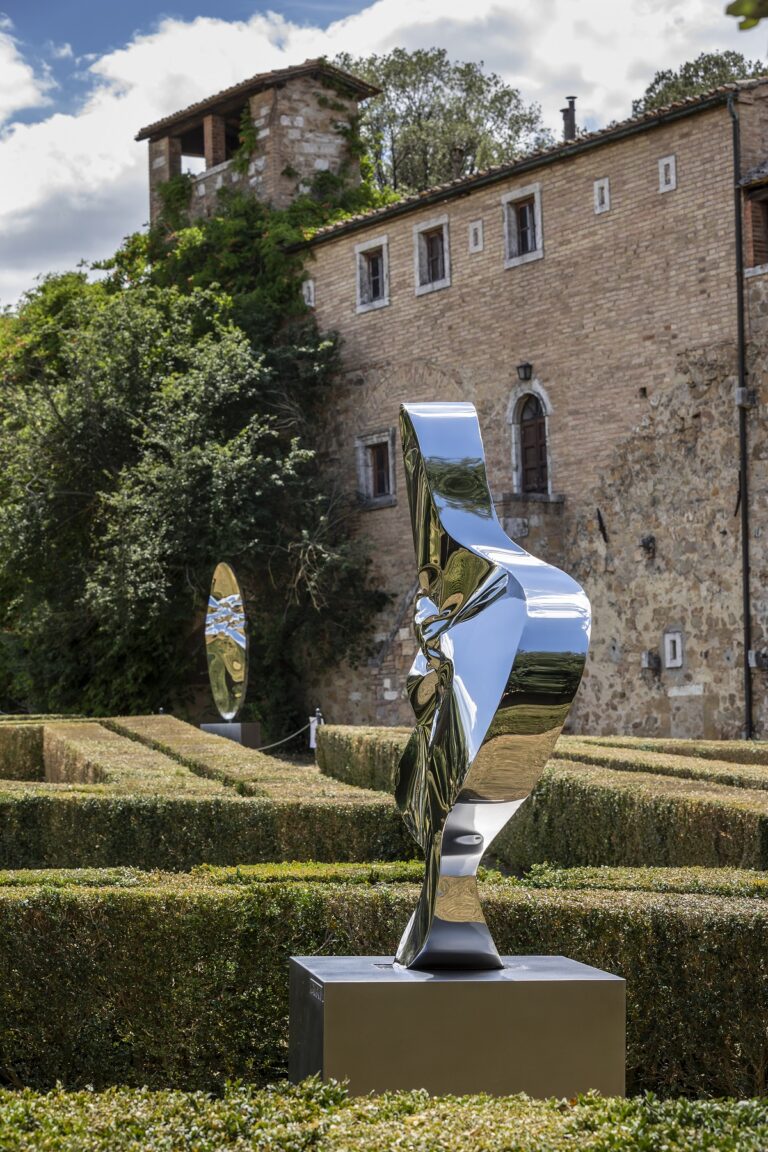 San Quirico d’Orcia celebra i 50 anni di “Forme nel verde” e il suo Fondatore e ideatore Mario Guidotti