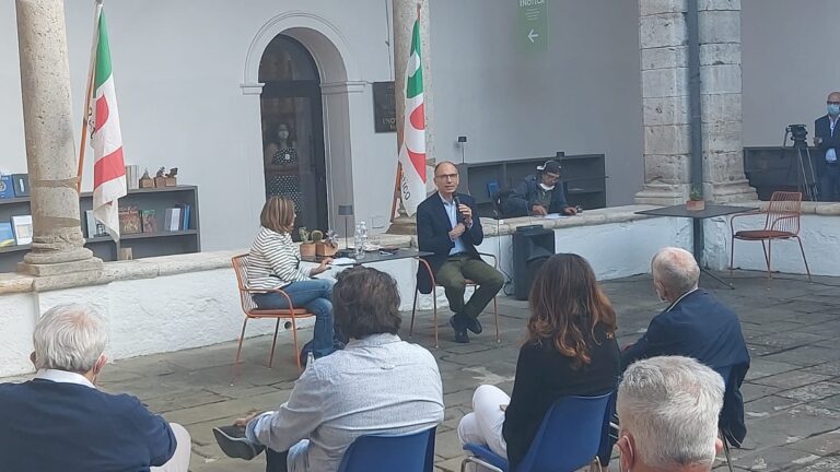 Suppletive, Letta inizia da Montalcino. «Sarà una campagna elettorale bellissima». E su Mps: «Risorsa da salvaguardare»