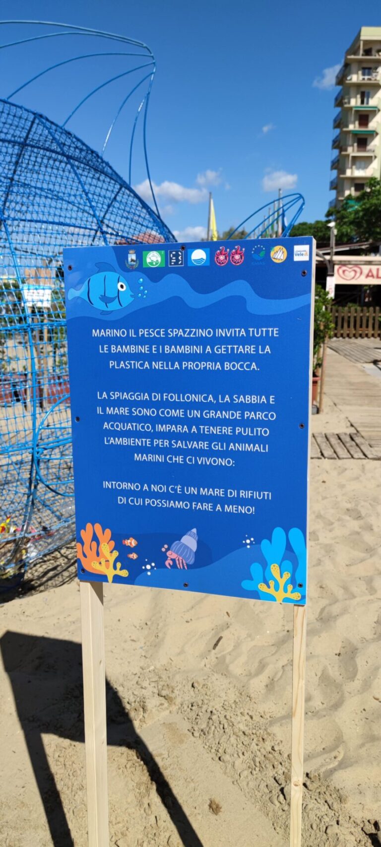 In spiaggia a Follonica arriva Marino, il pesce spazzino