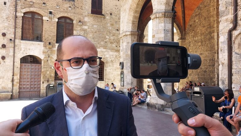 Il sindaco di San Gimignano a Roma alla manifestazione dei primi cittadini, «Non c’è ripartenza senza il coinvolgimento dei Comuni»