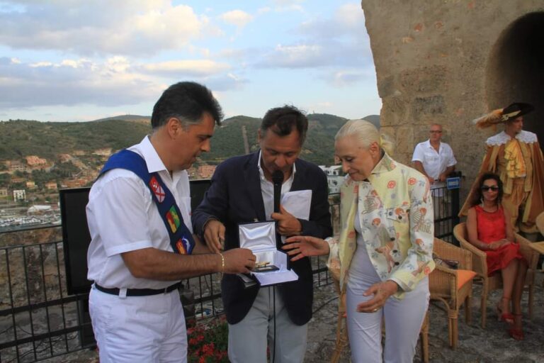 Un polo culturale per Raffaella Carrà: l’idea di Rossi (FdI) per l’Argentario