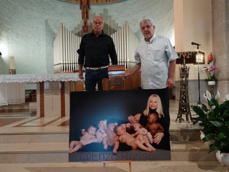 L’ultimo saluto di Monte Argentario a Raffaella Carrà