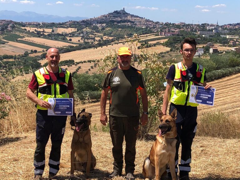 Amon e Seth, Montalcino ha due nuovi soccorritori a 4 zampe per le ricerche in superficie