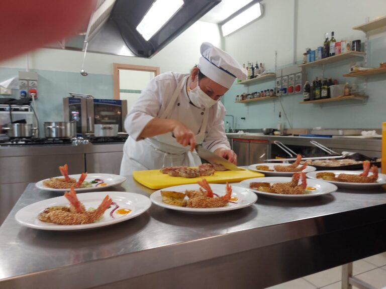 Young chef per insegnare un mestiere ai giovani, un corso gratuito per 16-17enni che non vogliono proseguire con la scuola