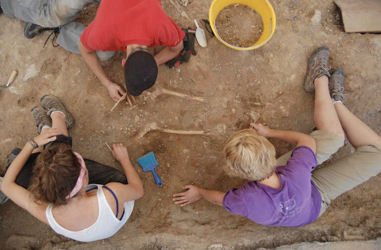 Badia Pozzeveri, tornano gli scavi archeologici. Scoperte sepolture risalenti all’XI secolo