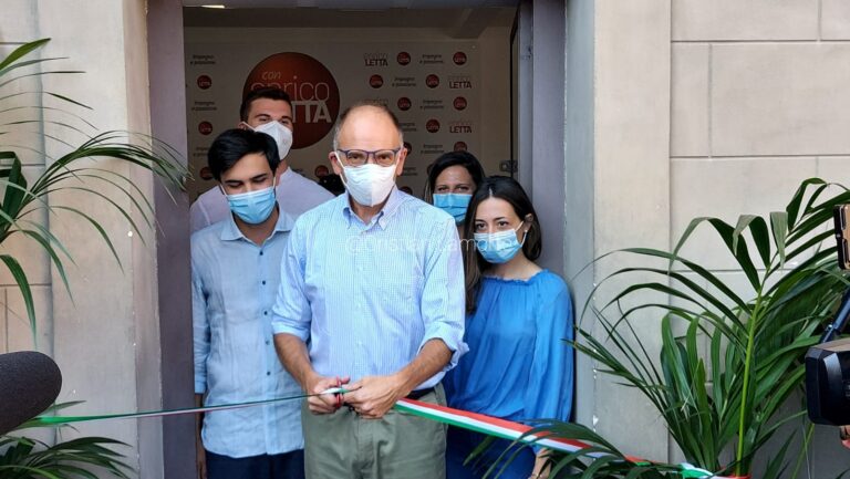 Letta inaugura la sede in centro a Siena, «Un luogo aperto a tutti per incontrarsi»