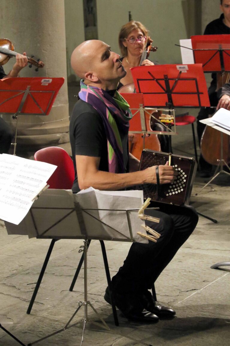 Omaggio ad Astor Piazzolla nel centenario della nascita con l’Orchestra da Camera Fiorentina e Mario Stefano Pietrodarchi