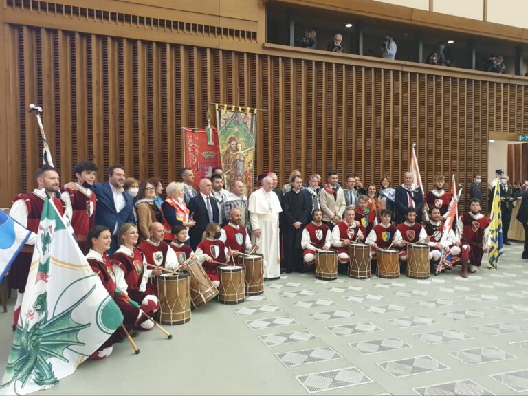 Papa Francesco benedice il Palio dei Somari di Torrita di Siena