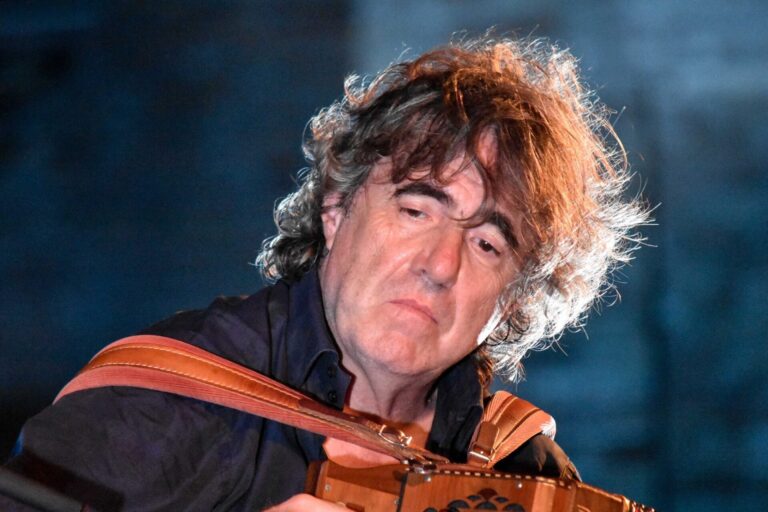 L’omaggio del festival Sì Siena al Sommo Poeta tra Passeggiata d’autore e Bandadante con Cristiano Godano