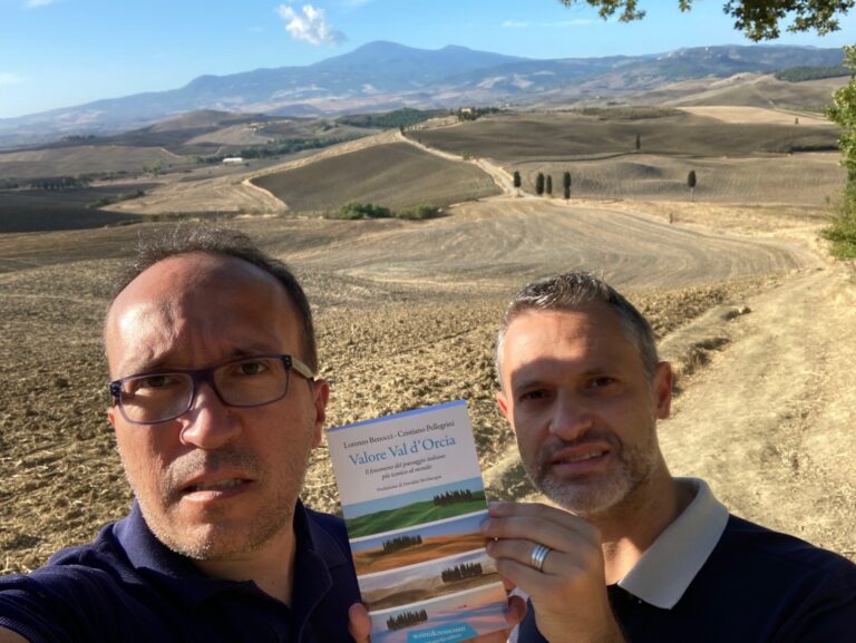 Valore Val d’Orcia, il libro sul paesaggio italiano più iconico al mondo si presenta alla Cappella di Vitaleta