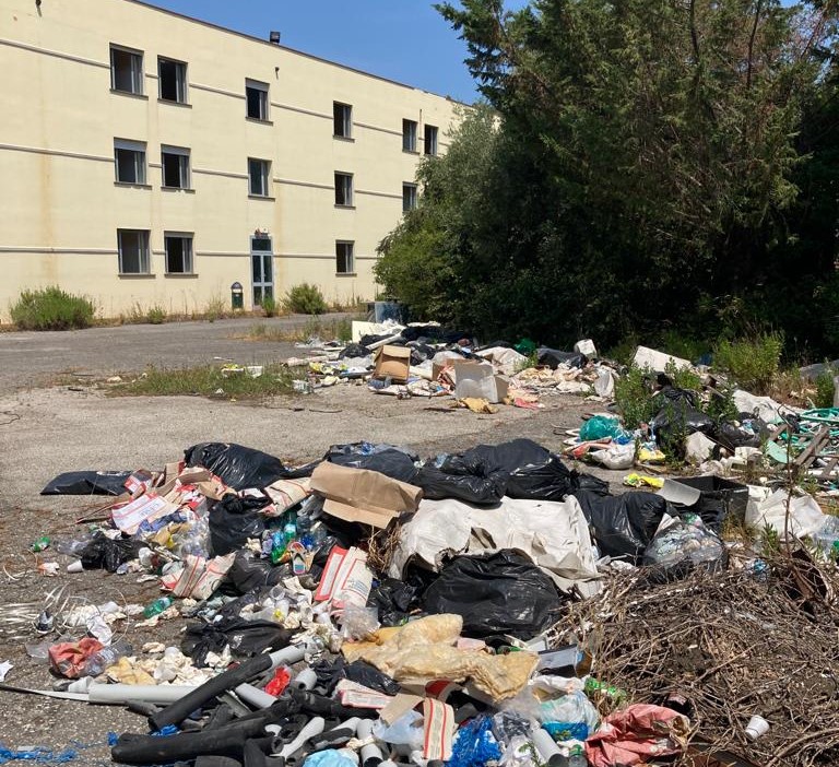 Ex Hotel Granduca trasformato in discarica abusiva, denunciato un imprenditore edile