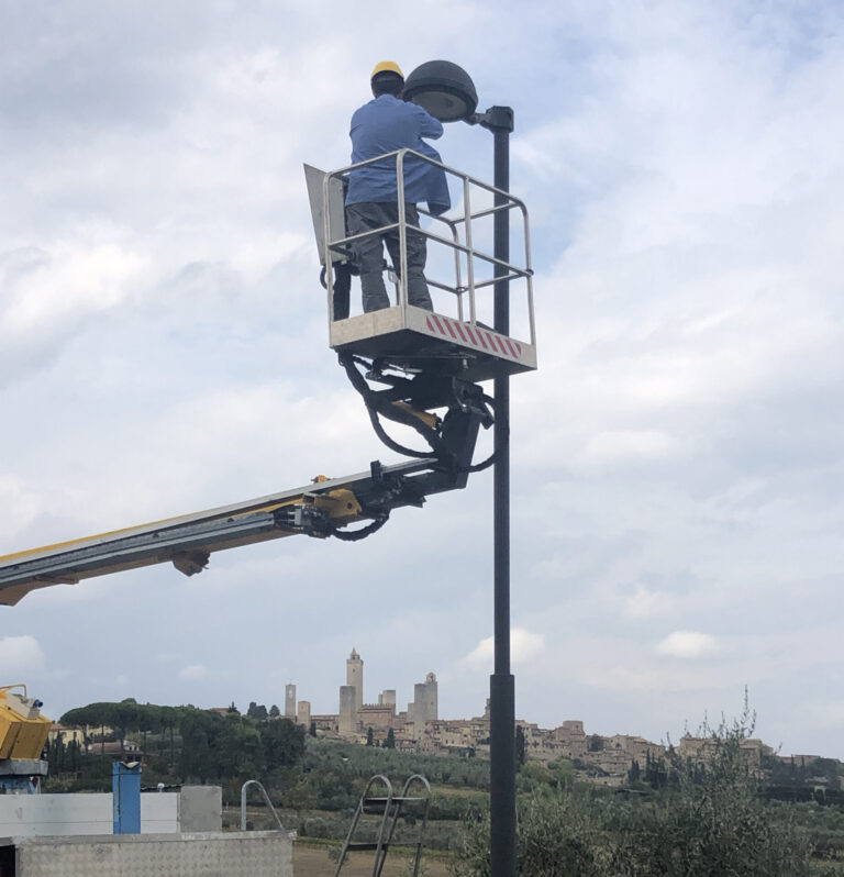 Nuove lampade a led, risparmio energetico e in bolletta. Al via l’installazione a San Gimignano