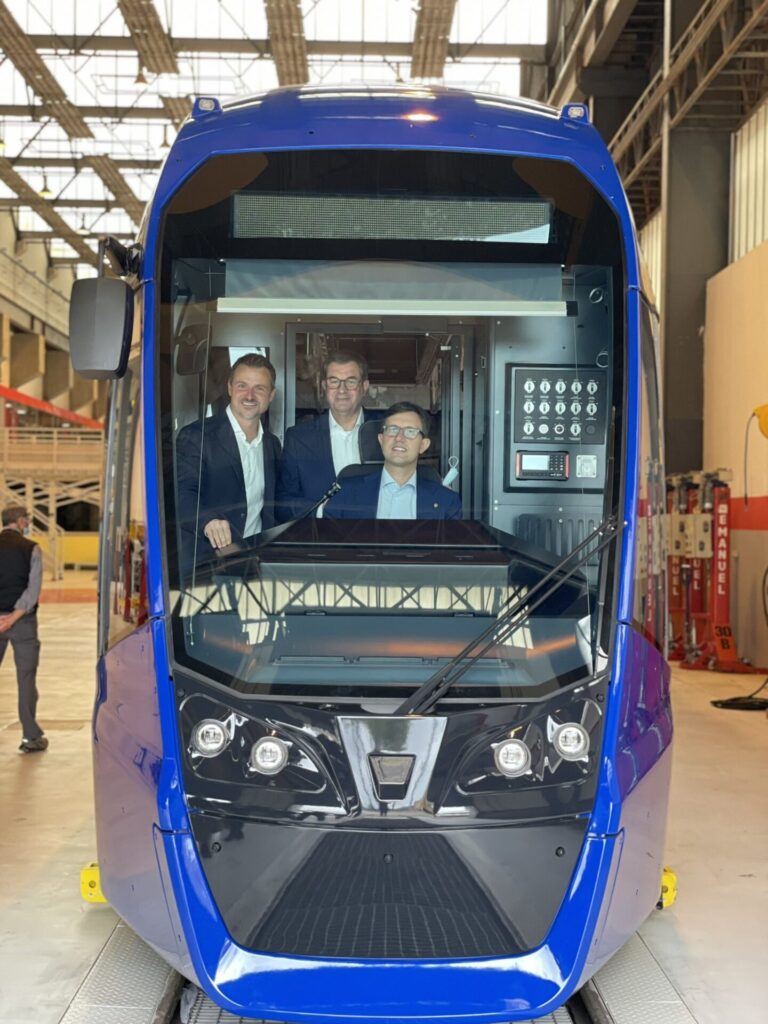 Da Napoli il nuovo tram a batteria per la linea Bagno a Ripoli-Libertà