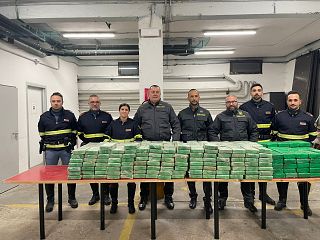 476 chili di cocaina purissima sul camion, maxi sequestro sulla A1. Sul mercato avrebbero fruttato 45 milioni di euro