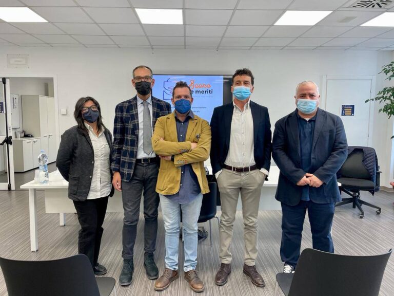 ‘Il buono che meriti’, voucher fino a 300 euro per i dipendenti di commercio e servizi in cassa integrazione