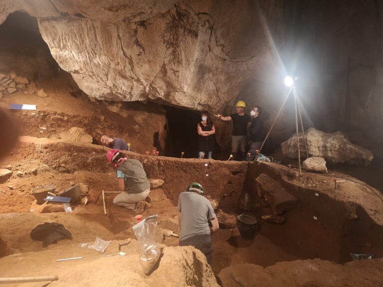 La Grotta del Leone restituisce nuove testimonianze di cultura nei Monti Pisani