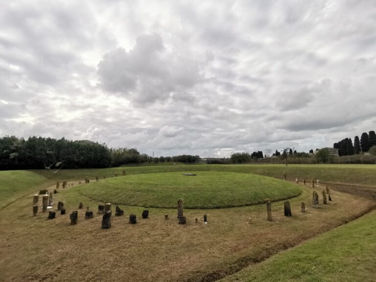 Il tumulo del Principe Etrusco, la Stonehenge a due passi dalla Torre di Pisa