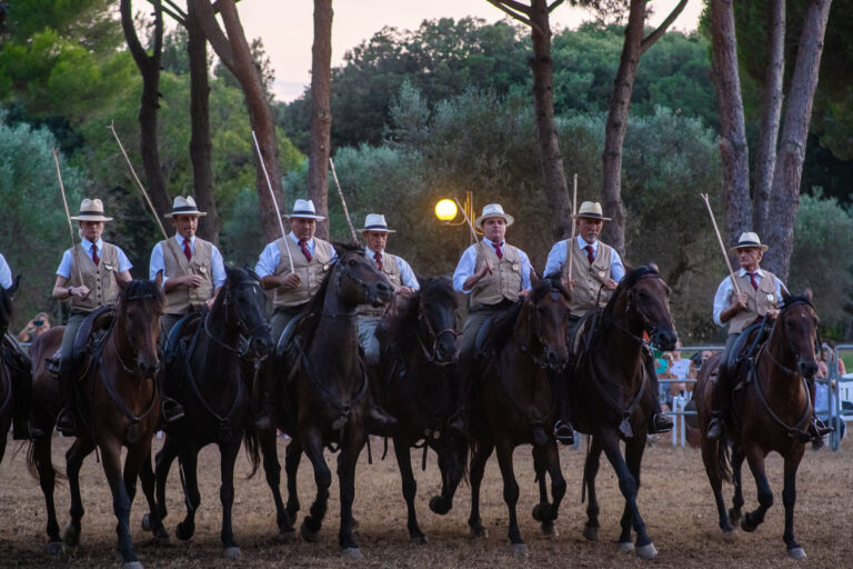 ”Dal passato in Maremma”, in centro a Grosseto arrivano i butteri per le feste natalizie