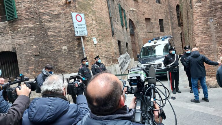 Morte David Rossi. I Ris dei carabinieri dentro banca Mps. Al via la superperizia