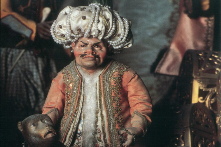 Il diavolo e il presepe. Al teatro Niccolini un racconto natalizio delicato e ironico