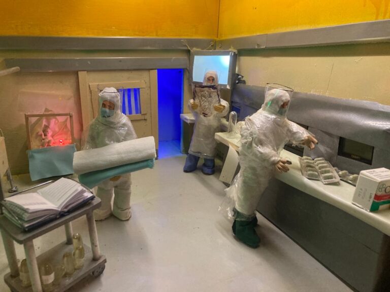 Natale, a Firenze nel presepe anche medici, infermieri e malati di un reparto Covid