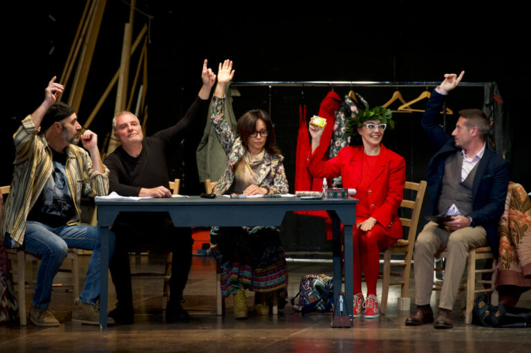 ‘Certi di esistere’, al Teatro delle Arti il nuovo spettacolo scritto e diretto da Alessandro Benvenuti