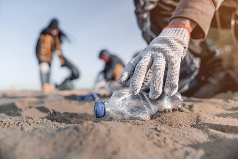 In Versilia la befana vien dal mare per pulire le spiagge