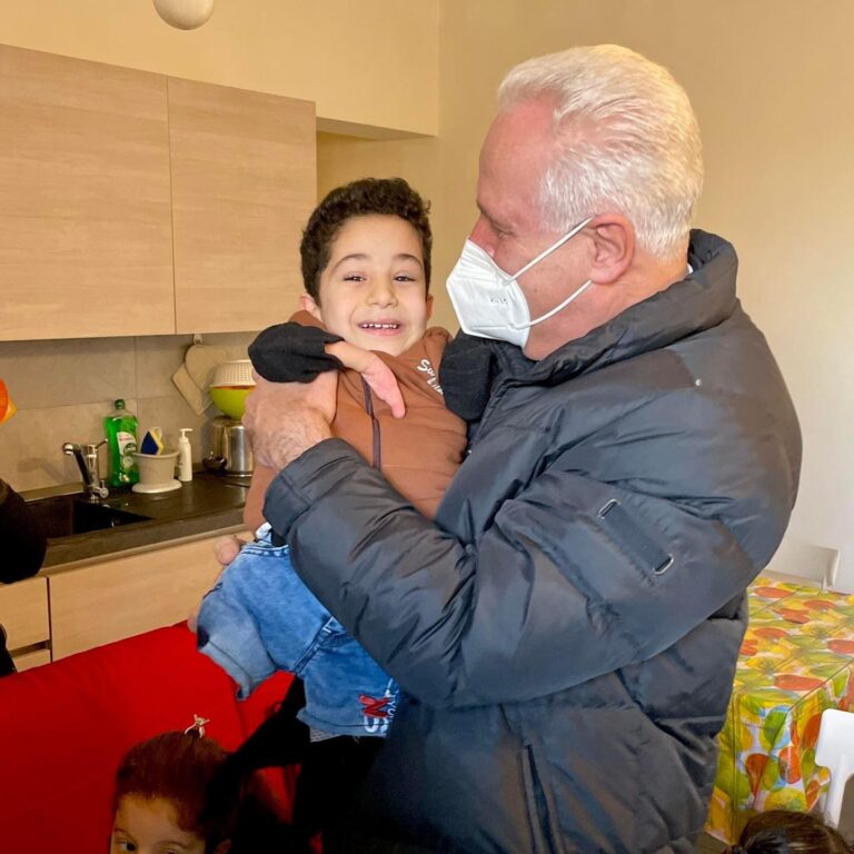Eugenio Giani dal piccolo Mustafa: Sogna di andare a scuola. Dobbiamo fare di tutto