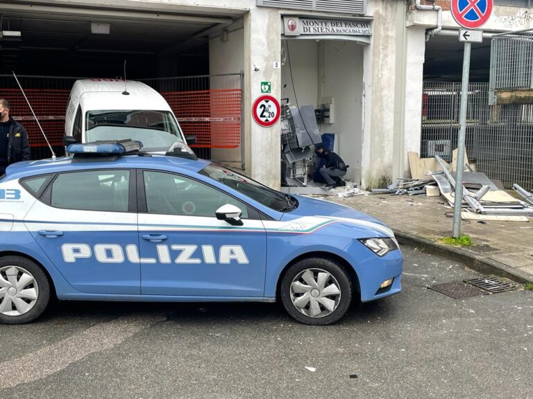 Bancomat esploso, danni materiali ma nessuna refurtiva
