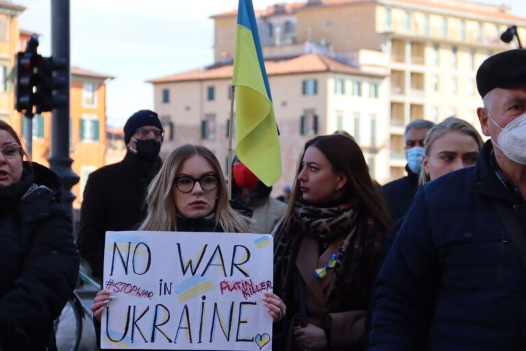 Pisa scende in piazza e dice no alla guerra in Ucraina