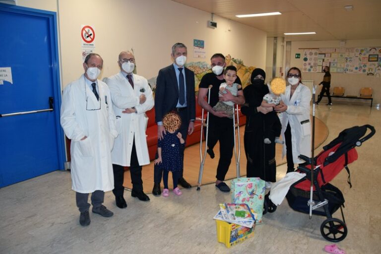 Il piccolo Mustafà operato in chirurgia pediatrica. Tre ore di intervento per una malformazione congenita