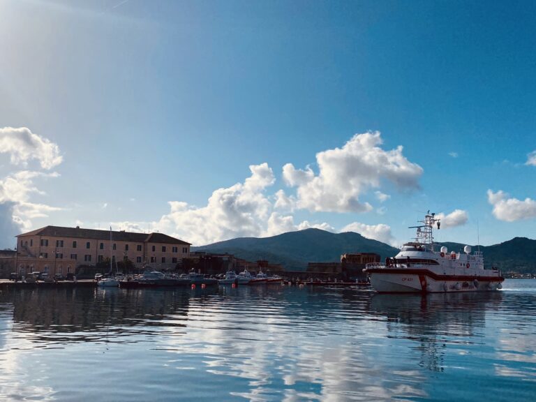 La nave Aringhieri aperta alle visite. Un gioiello nautico di 34 metri